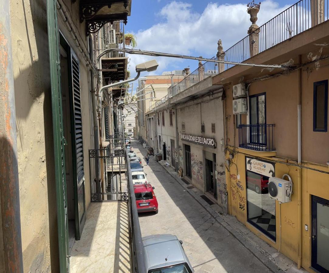 Ferienwohnung A Un Passo Dal Massimo 1 Palermo Exterior foto